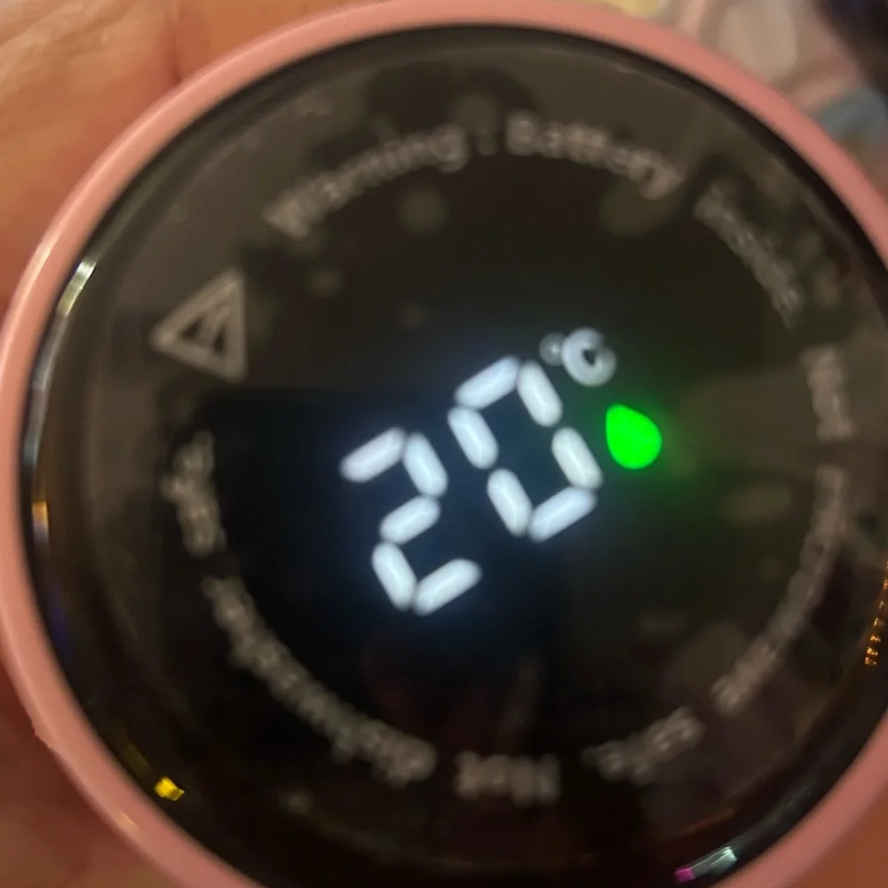 Hello Kitty smart thermos tumbler with temperature display - Picture 3 of 4